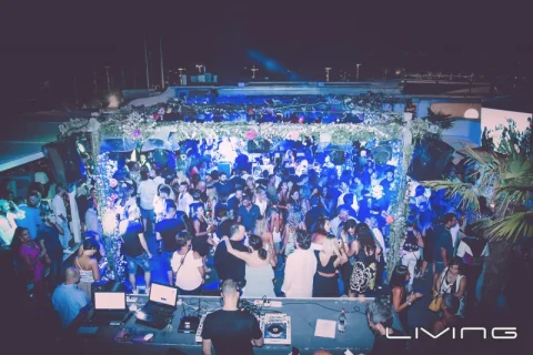 1 ingresso Living Club