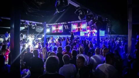 1 ingresso Living Club